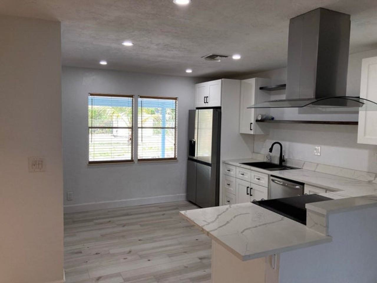 209 Coventry St - Photo 2 of 18