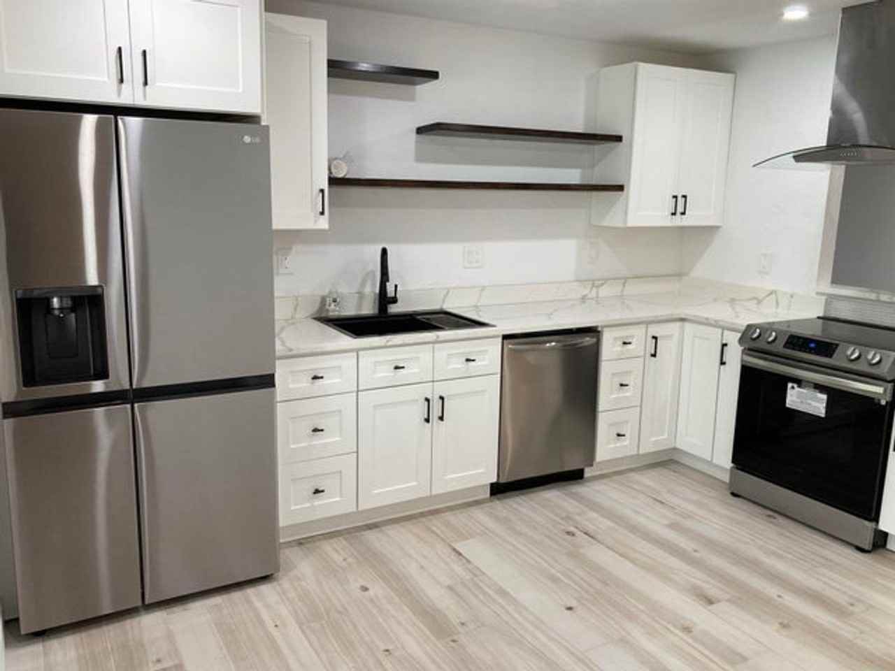 209 Coventry St - Photo 4 of 18