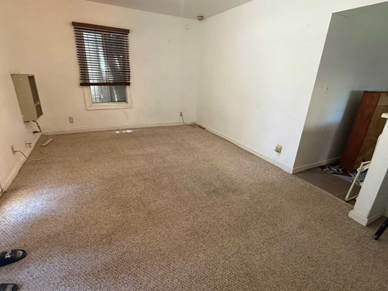 2240 Chestnut Ave - Photo 3 of 11