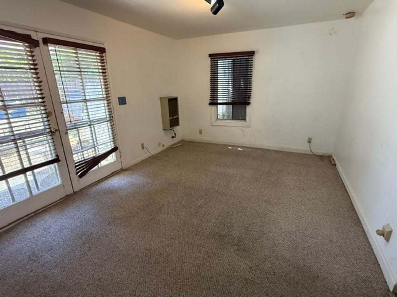 2240 Chestnut Ave - Photo 4 of 11