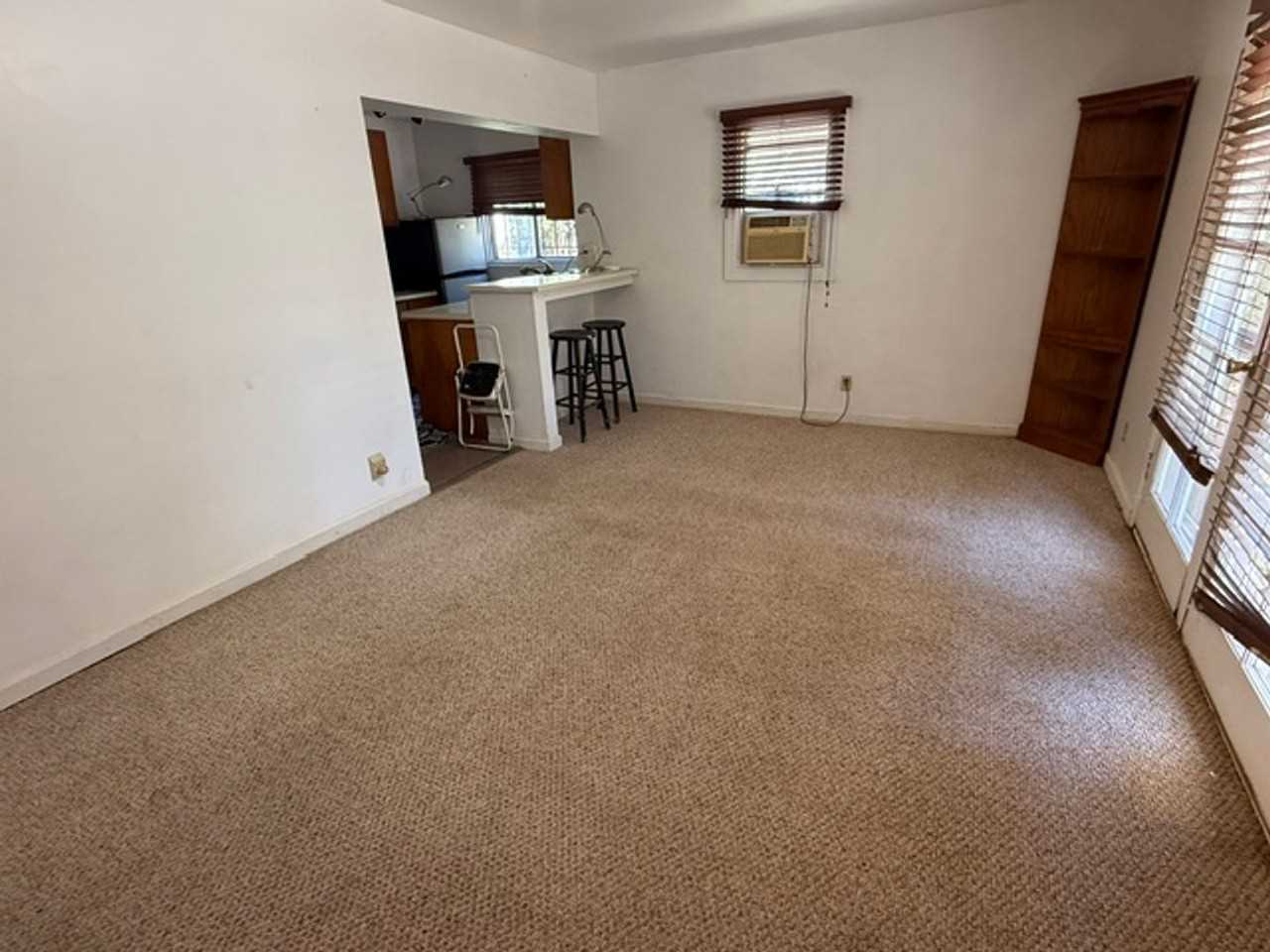 2240 Chestnut Ave - Photo 5 of 11
