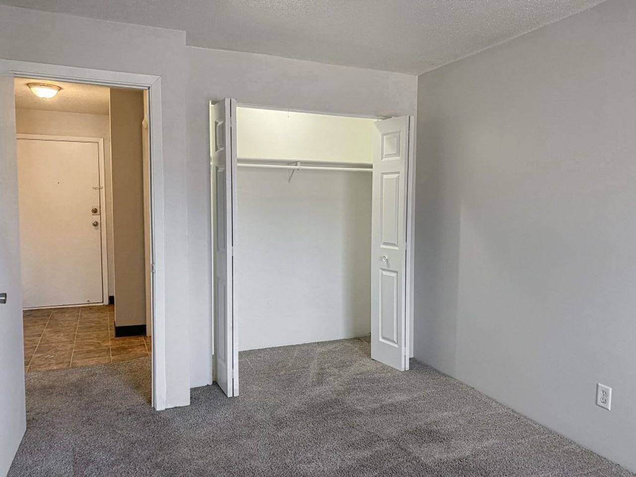 Quarters on 9th - Photo 6 of 19