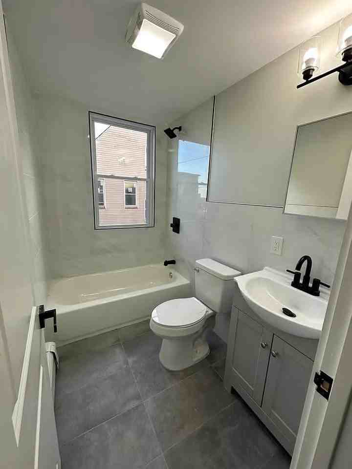 112 Milford Avenue #1d - Photo 3 of 9