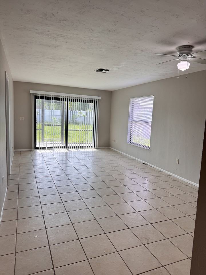4111 Sw 7th Pl #4111 - Photo 2 of 14