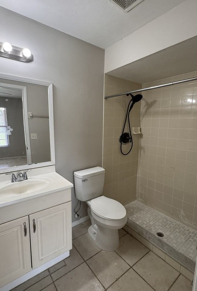 4111 Sw 7th Pl #4111 - Photo 6 of 14