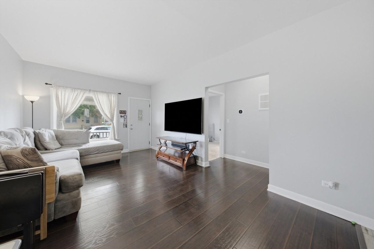 1907 Cora St - Photo 4 of 21