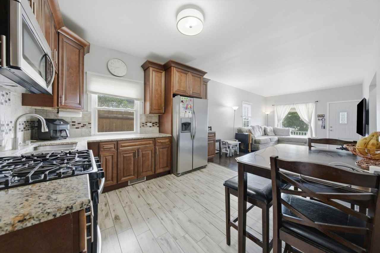 1907 Cora St - Photo 6 of 21