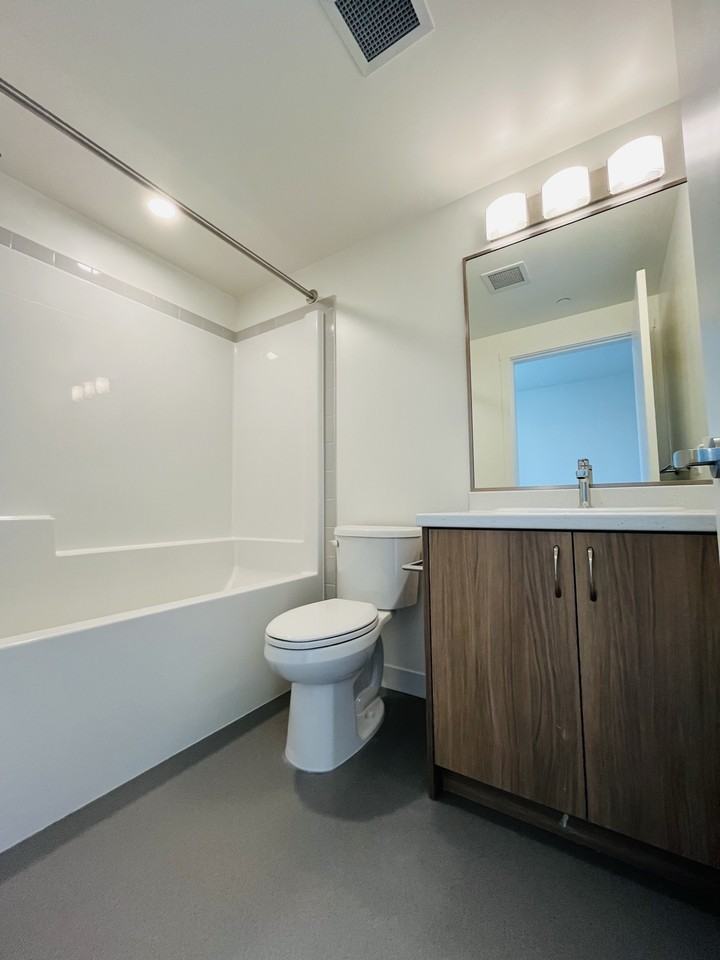54 West Hastings Street - Photo 5 of 14