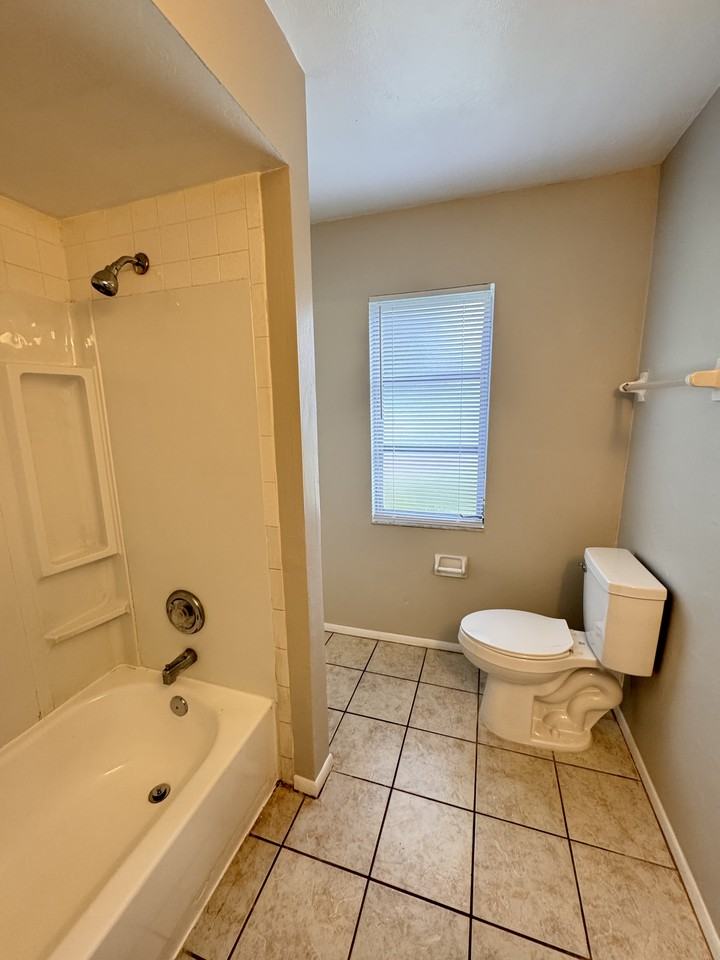 533 SE 6th Ter 1-4 (ZFI) - 1 #1 - Photo 7 of 11