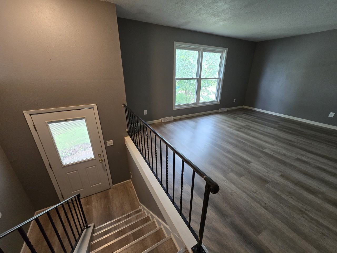 1242 Edgewood Dr #1 - Photo 3 of 33