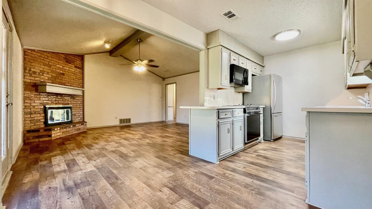 3717 102nd St #1 - Photo 5 of 33