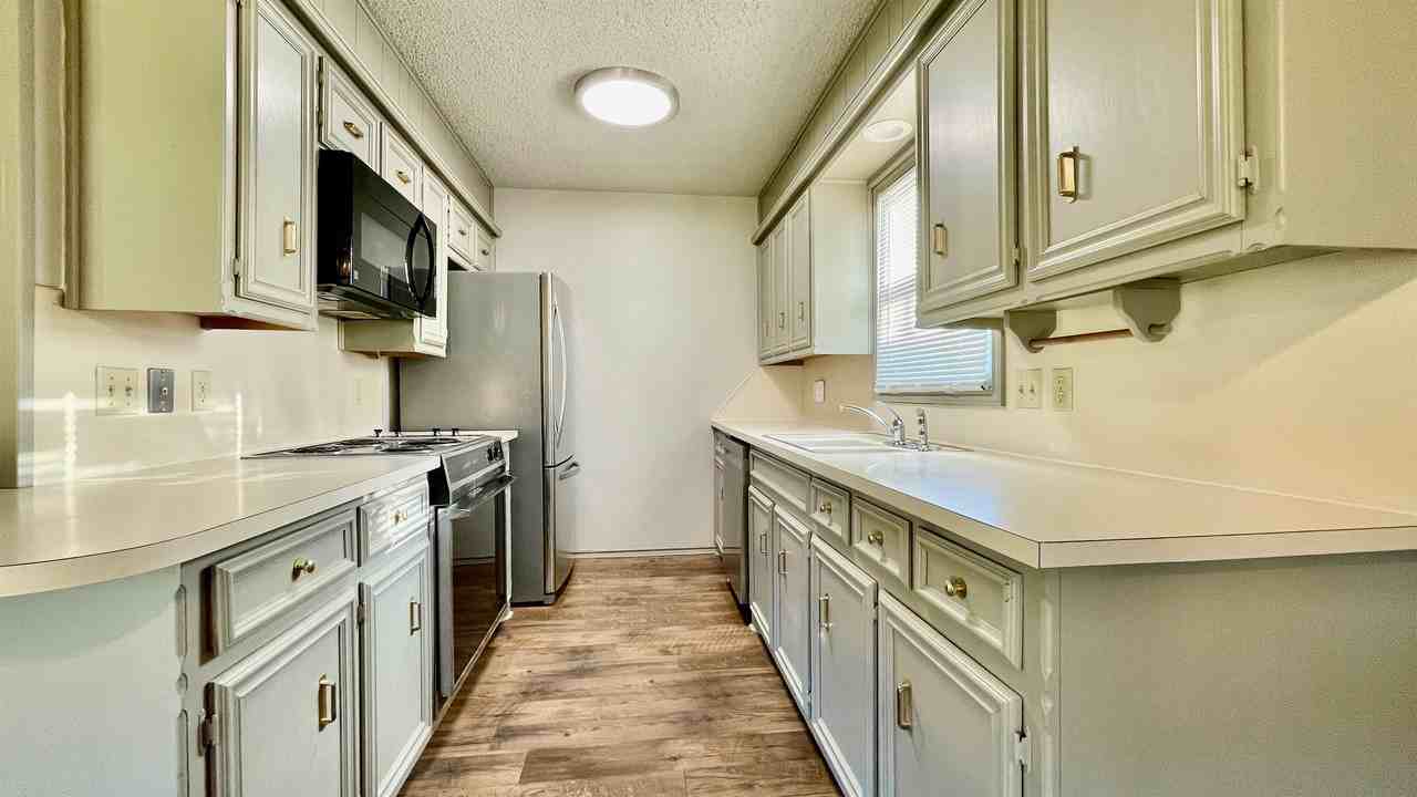 3717 102nd St #1 - Photo 6 of 33
