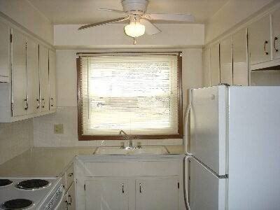 126 7th NW St #6 - Photo 3 of 5