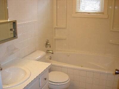 126 7th NW St #6 - Photo 4 of 5