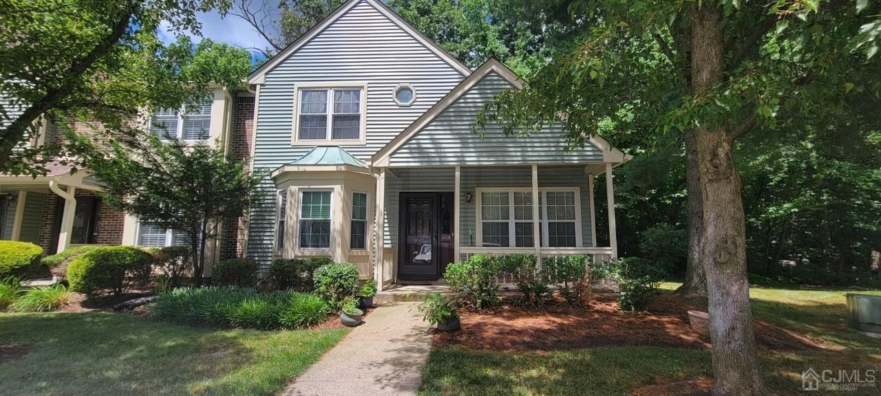 1408 Locust Ct