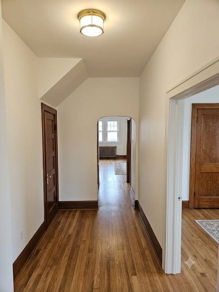 524 Bennington St - Photo 3 of 5