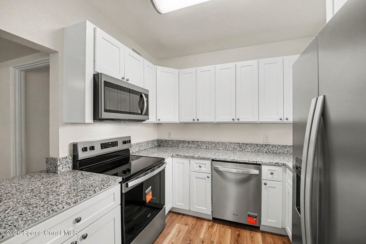 1111 Brewer Ct - Photo 5 of 15