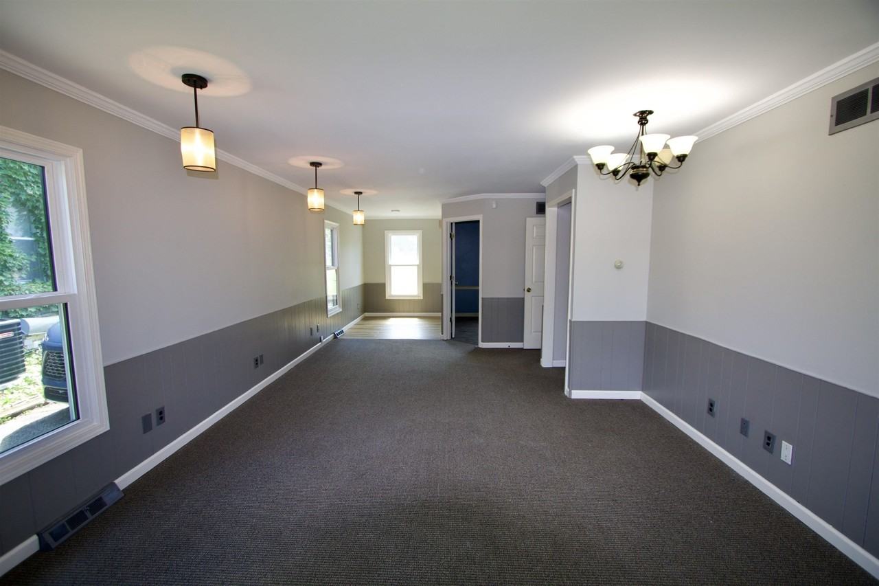 123 N Jackson St - Photo 4 of 24