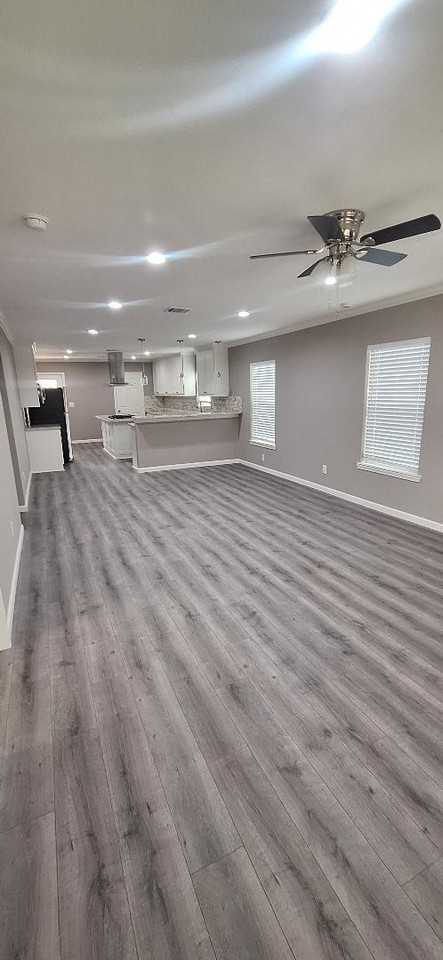 5210 Polk St - Photo 2 of 17