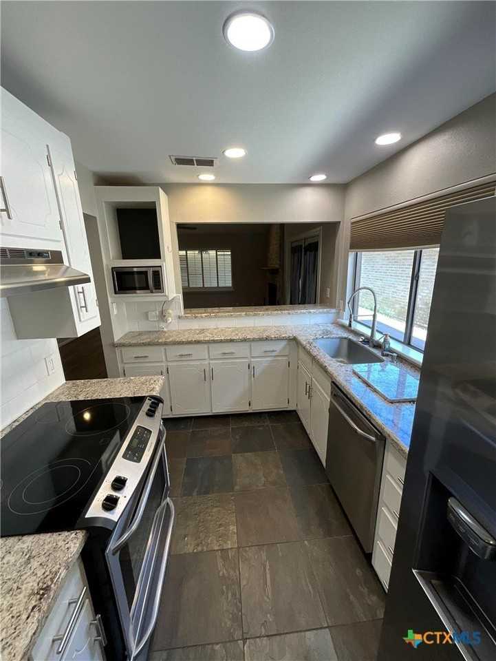 519 Rattan Dr - Photo 3 of 31