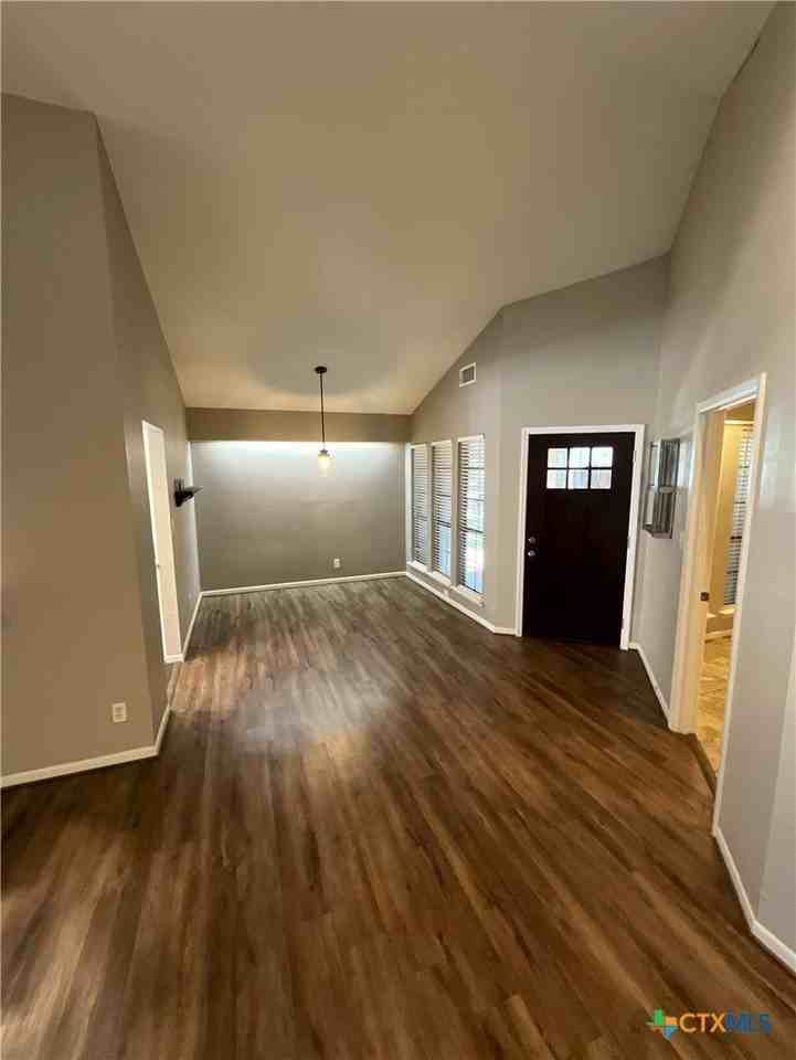 519 Rattan Dr - Photo 5 of 31