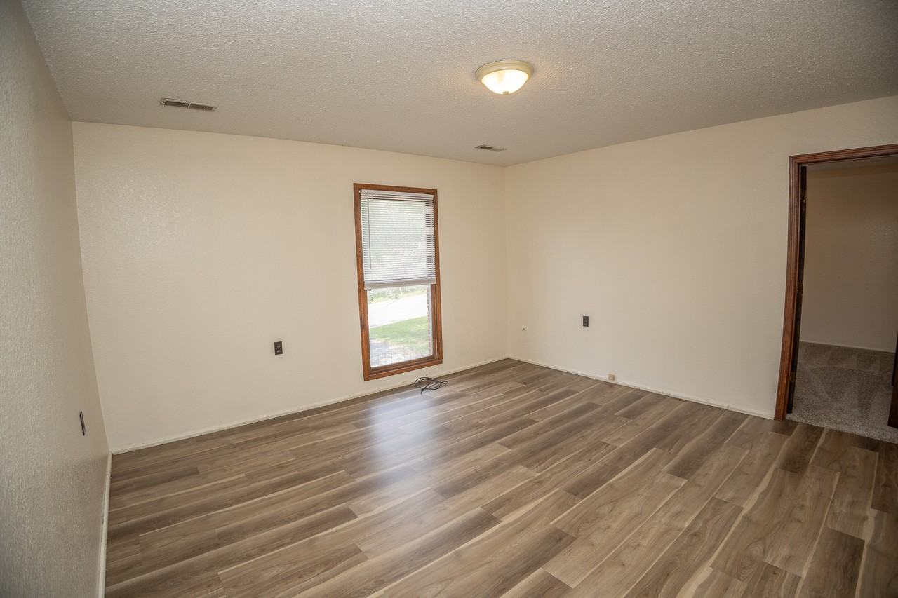 115 Traci Dr #11 - Photo 2 of 16