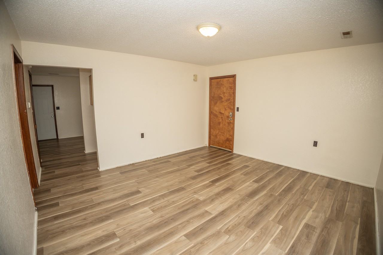115 Traci Dr #11 - Photo 3 of 16