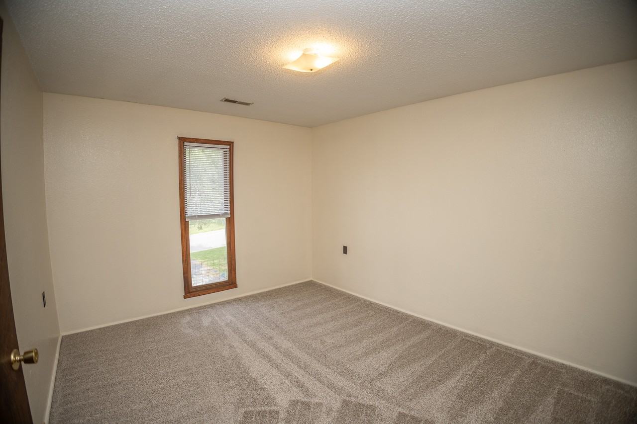 115 Traci Dr #11 - Photo 5 of 16