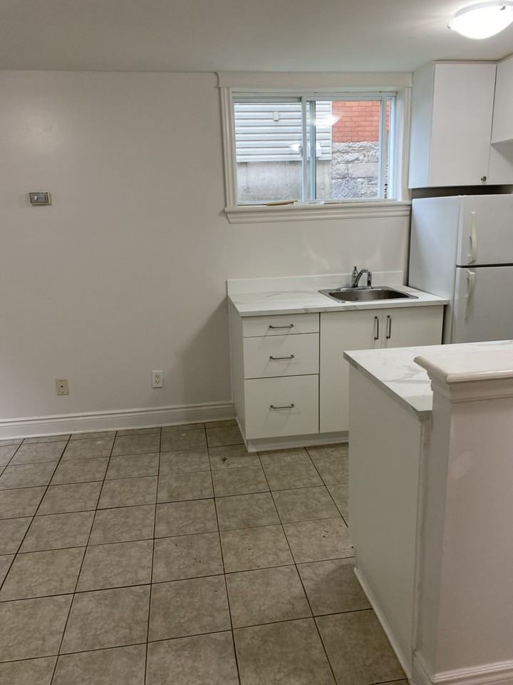 580 Lisgar St - Photo 2 of 10