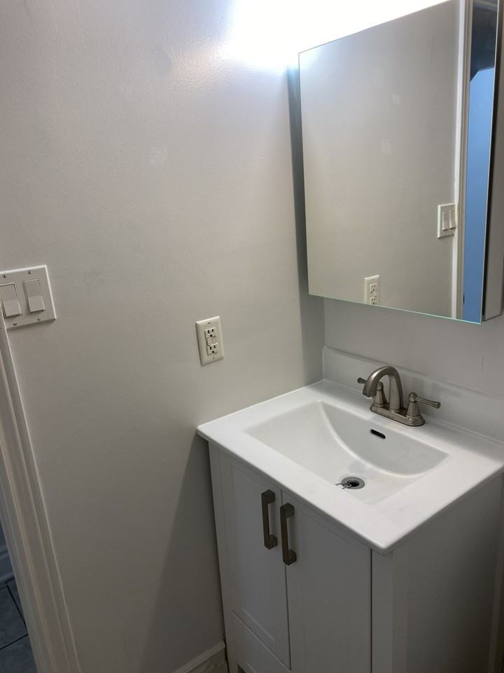 580 Lisgar St - Photo 4 of 10