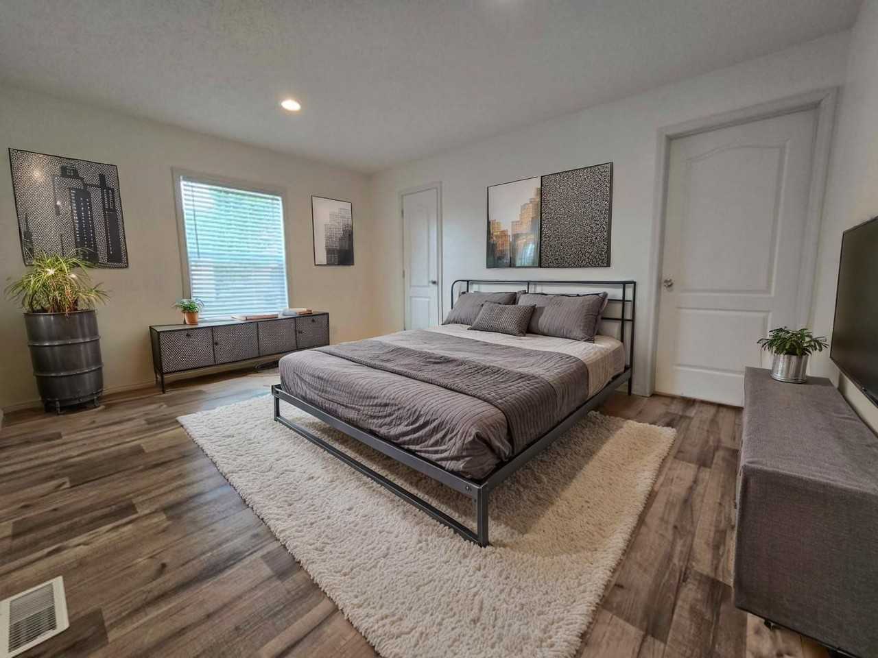 323 Bedford Blvd #323B - Photo 5 of 22