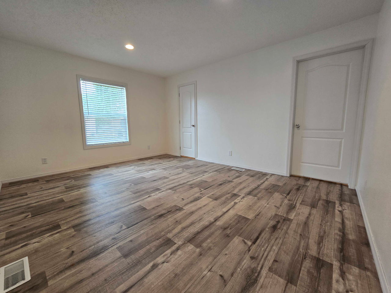 323 Bedford Blvd #323B - Photo 6 of 22