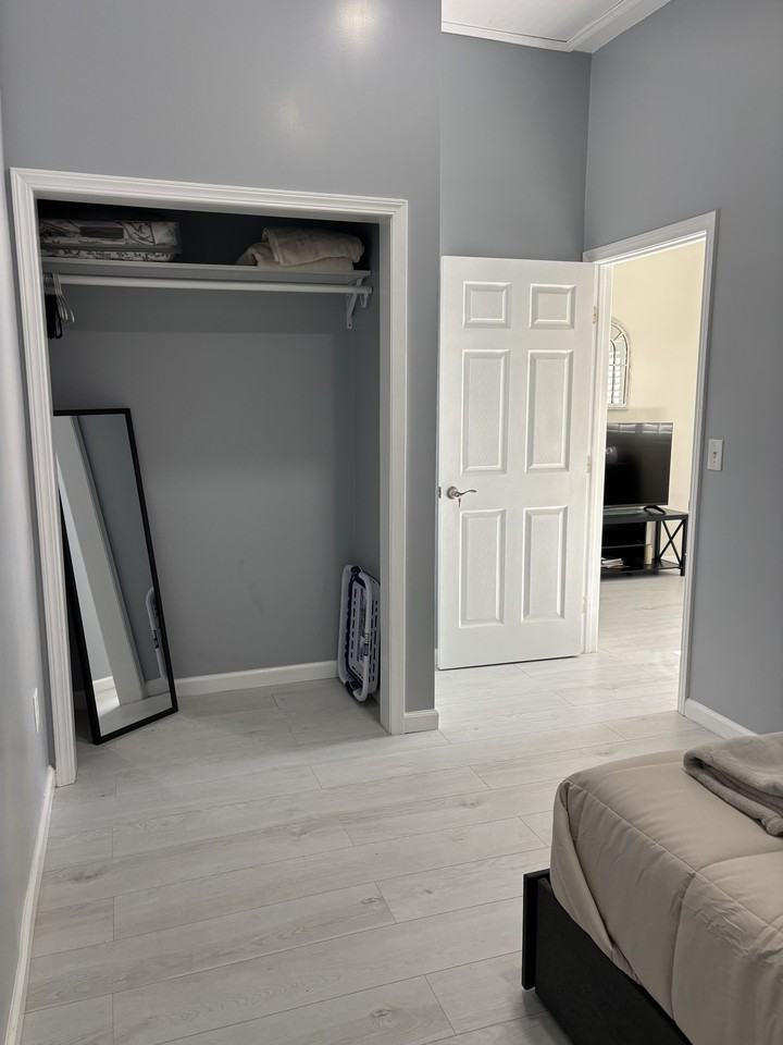 1704 W 94th St #1 - Photo 5 of 19