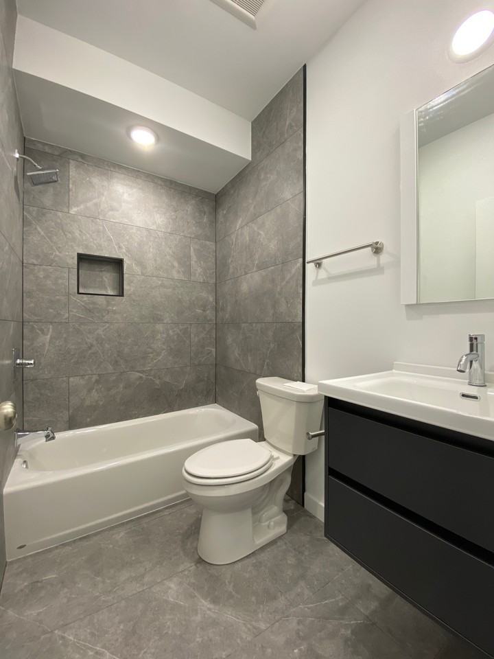 624 N 38th St #2 - Photo 5 of 9