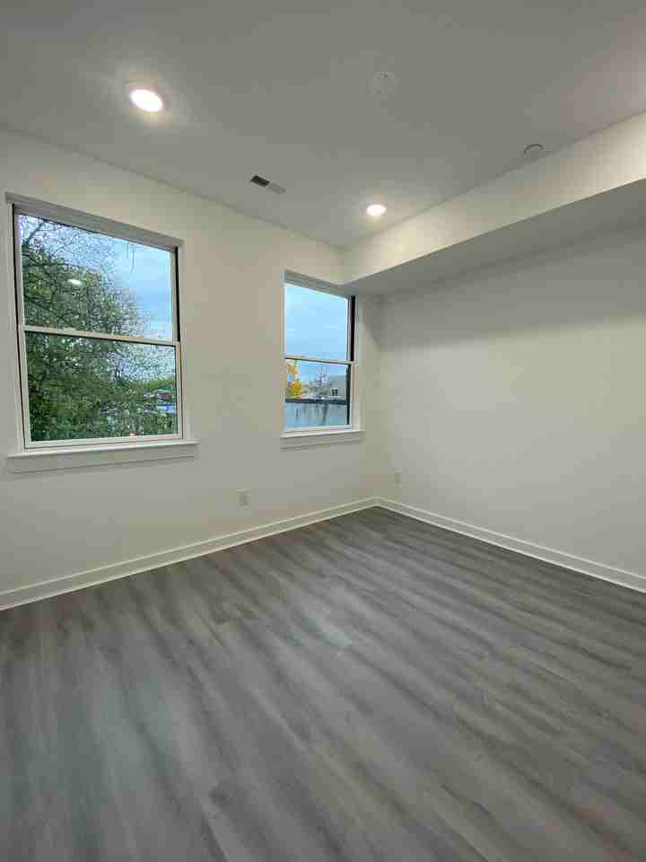 624 N 38th St #2 - Photo 6 of 9