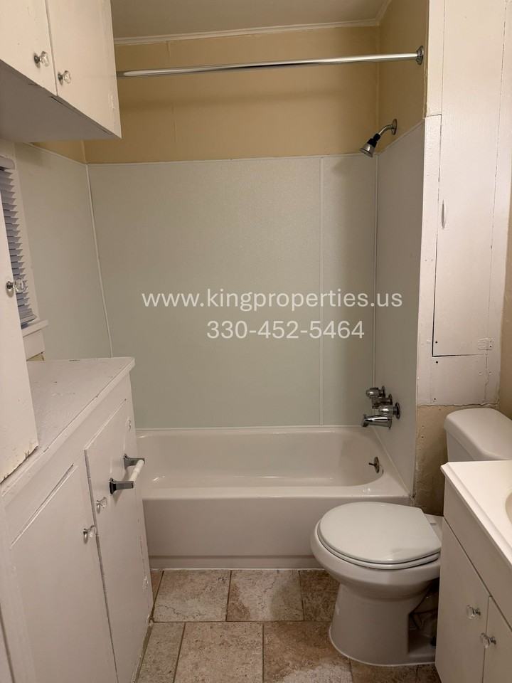 701 16th St Nw #A - Photo 3 of 9
