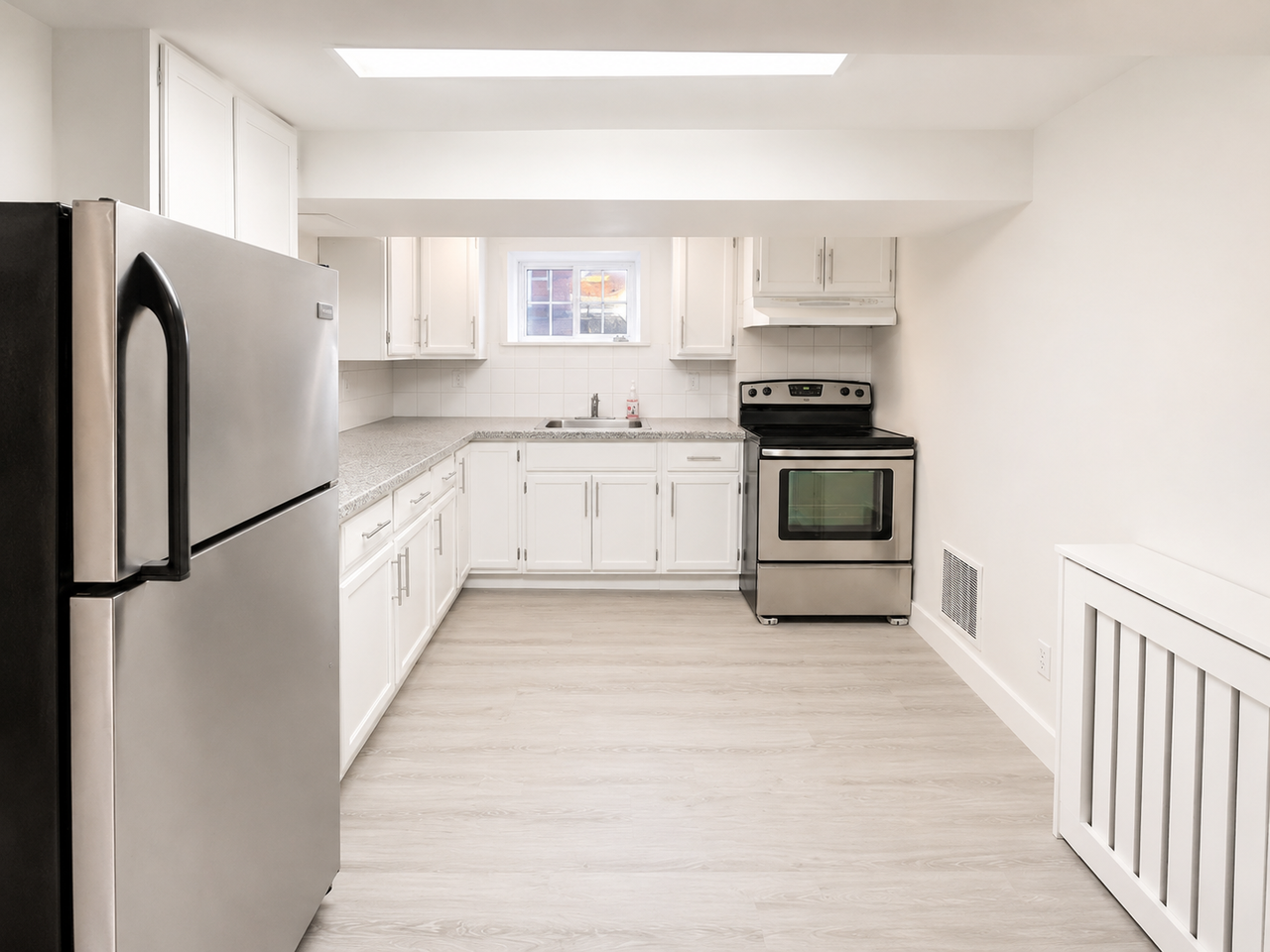 171 Bay Street South #4 - Photo 3 of 10