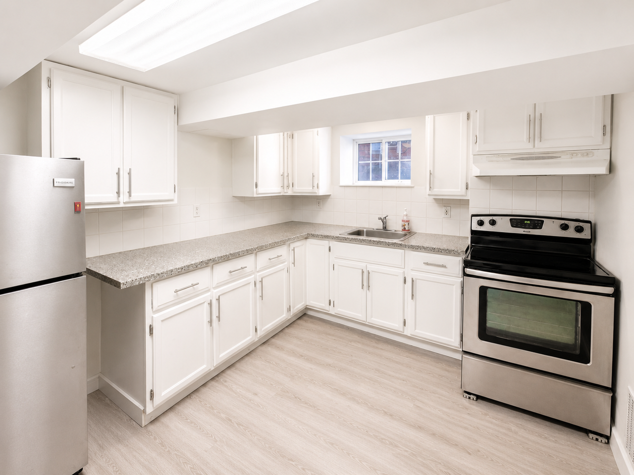 171 Bay Street South #4 - Photo 4 of 10