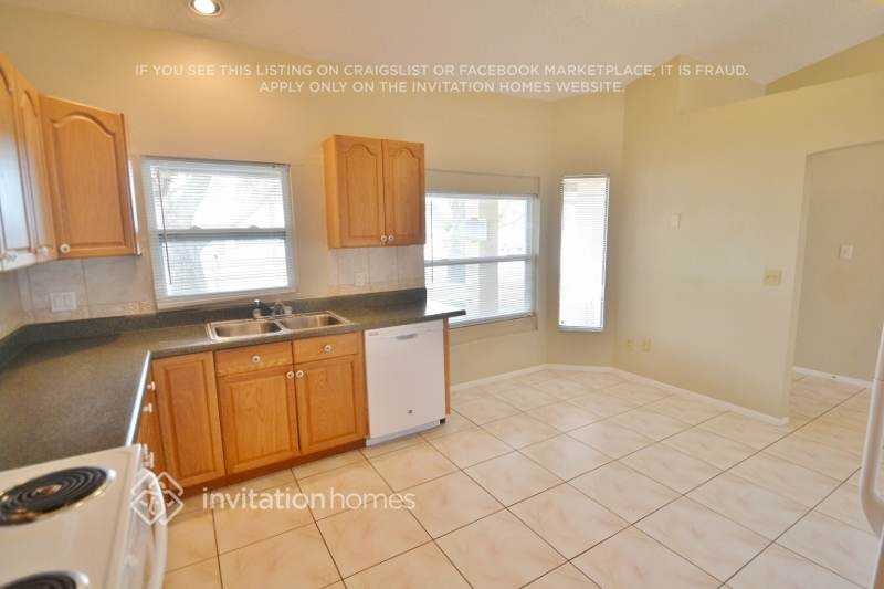 2821 Saffron Dr - Photo 3 of 13