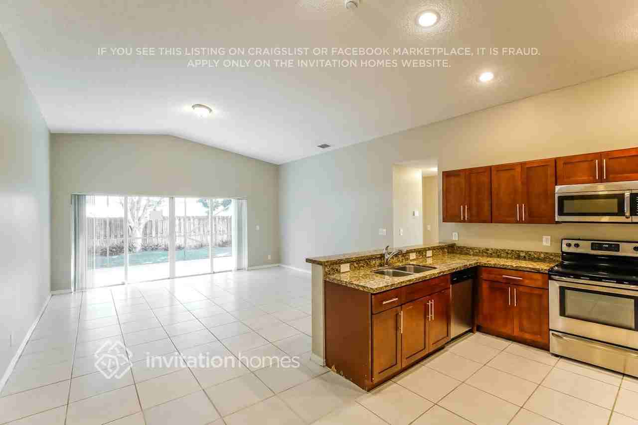 10841 Sw 14th Ct - Photo 7 of 17