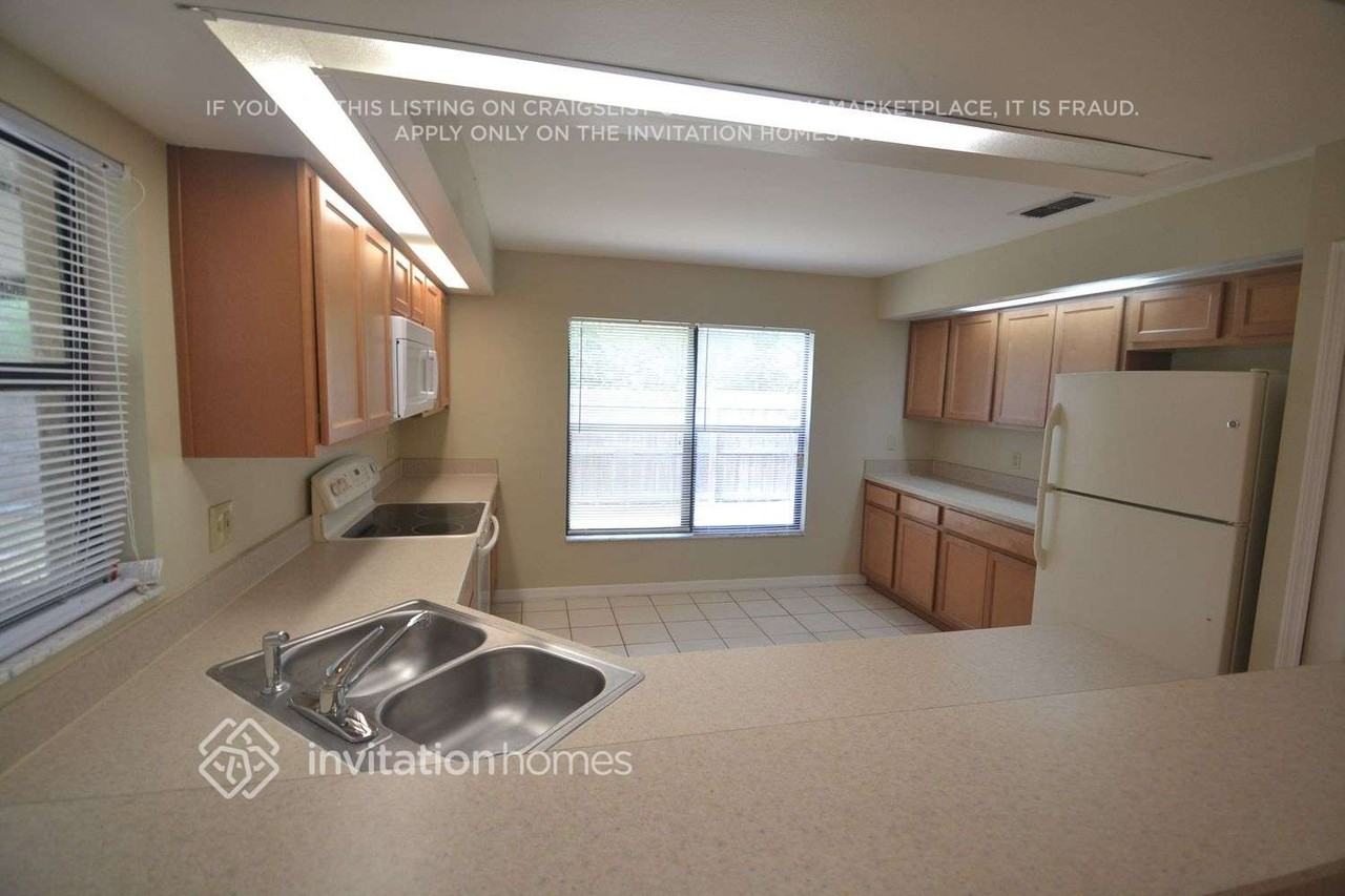 3001 Galaxy St - Photo 4 of 12