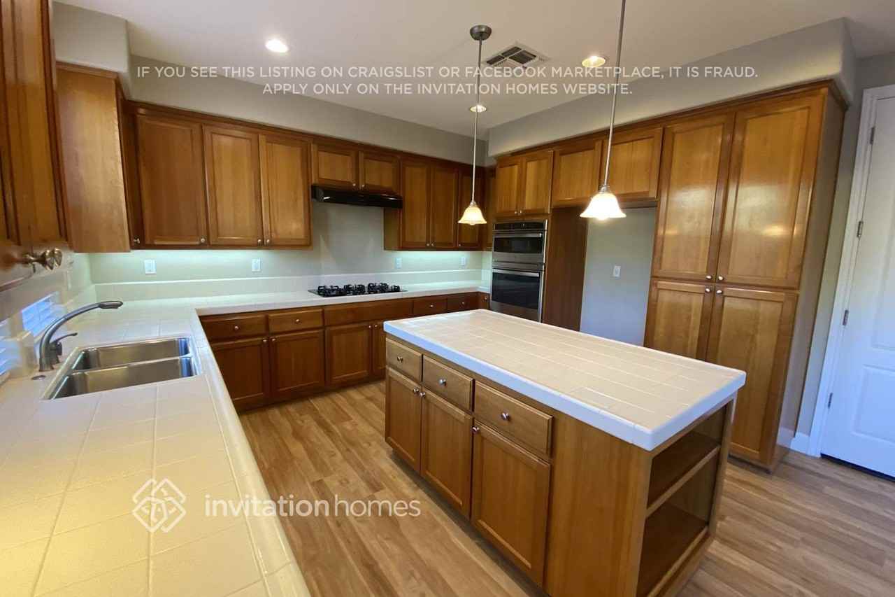6277 Newhaven Ln - Photo 6 of 17