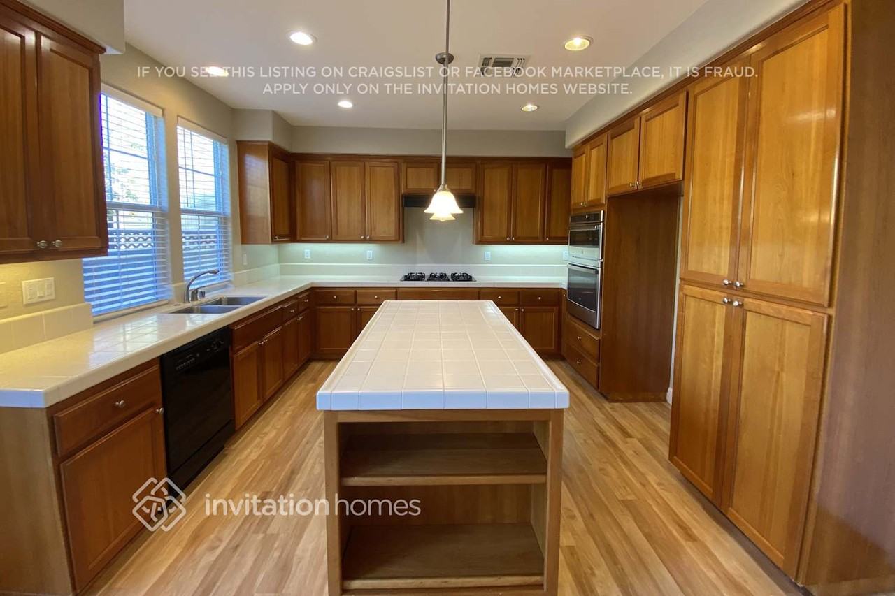 6277 Newhaven Ln - Photo 7 of 17