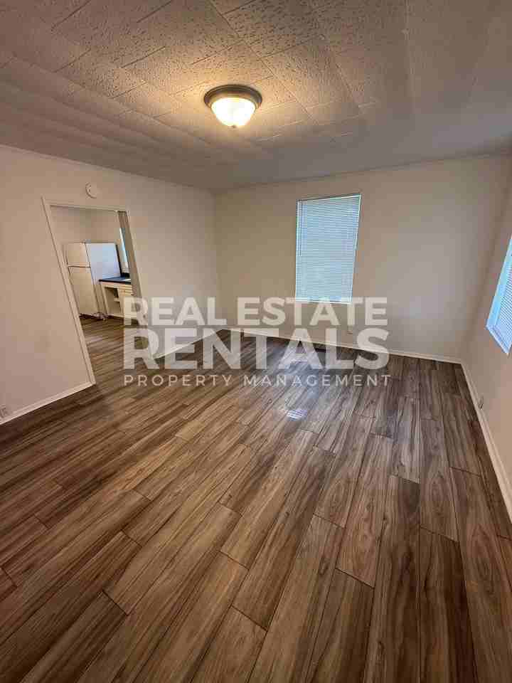 31 Sandusky Ln #1 - Photo 2 of 9