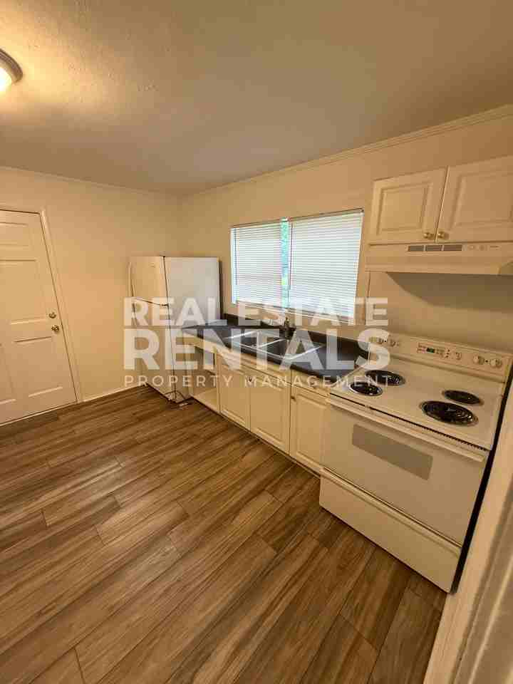 31 Sandusky Ln #1 - Photo 4 of 9