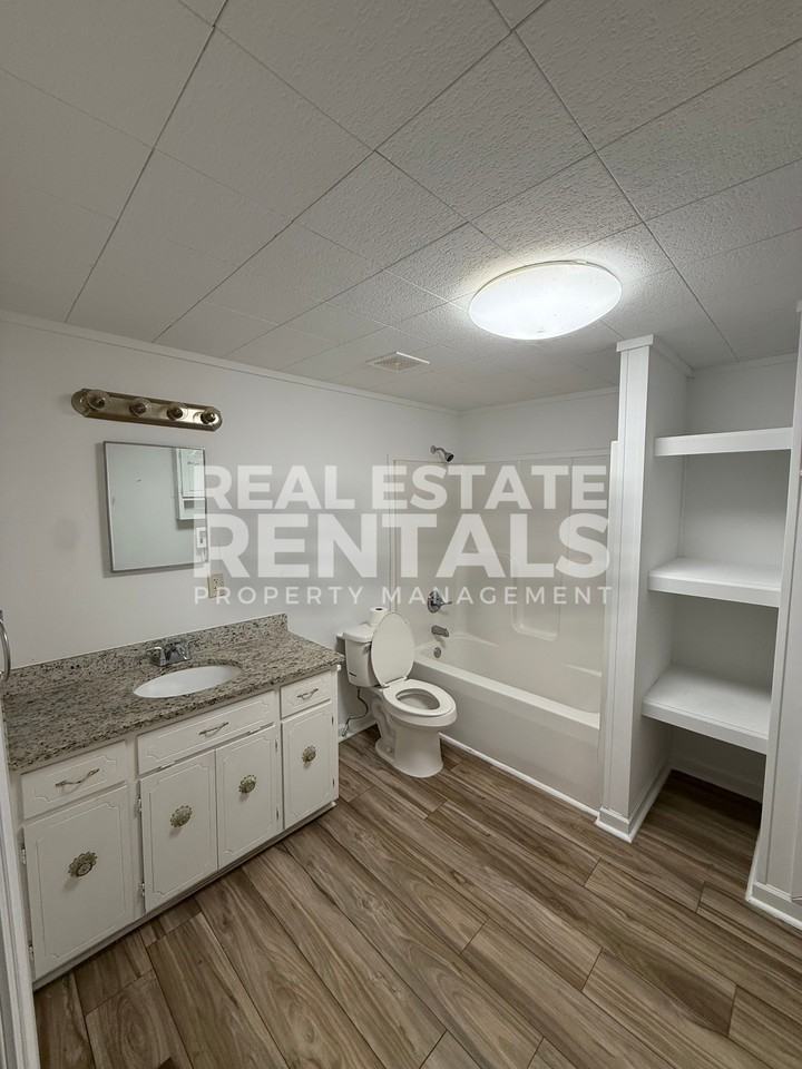 31 Sandusky Ln #1 - Photo 7 of 9