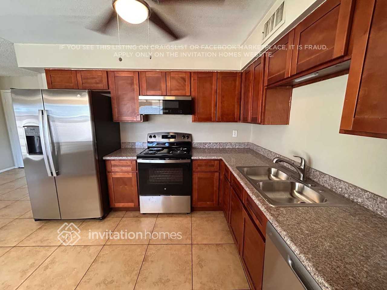 6731 W Denton Ln - Photo 7 of 21