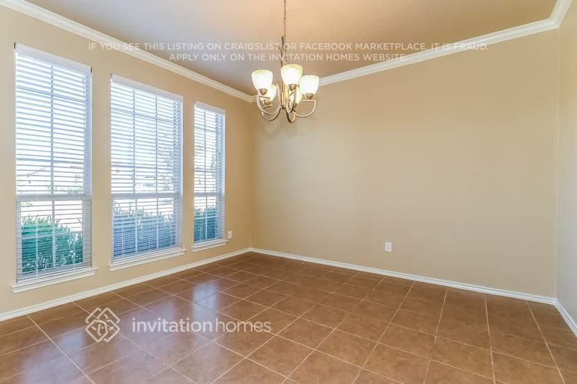 2245 Whitney Dr - Photo 3 of 15
