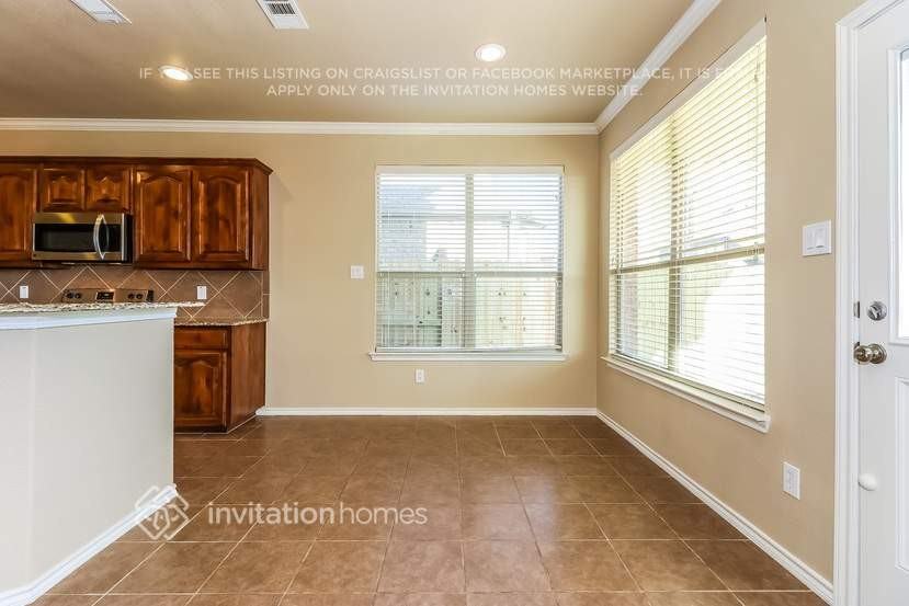 2245 Whitney Dr - Photo 4 of 15