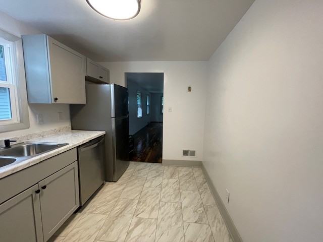 2229 Parkview Pl #1 - Photo 4 of 31